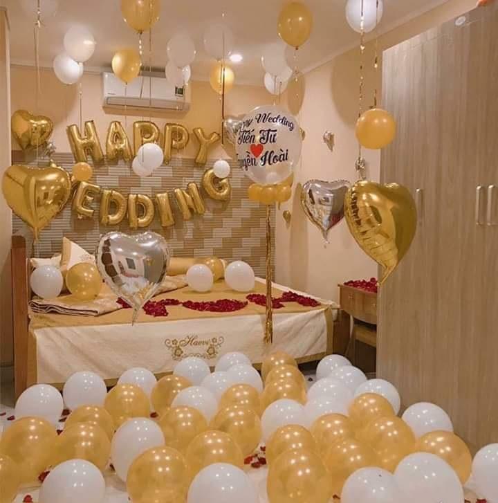 set bóng trang trí phòng cưới, phòng tân hôn tông màu trắng- vàng đồng lãng mạn ( tặng bơm bóng, băng dính, dây ruy băng)