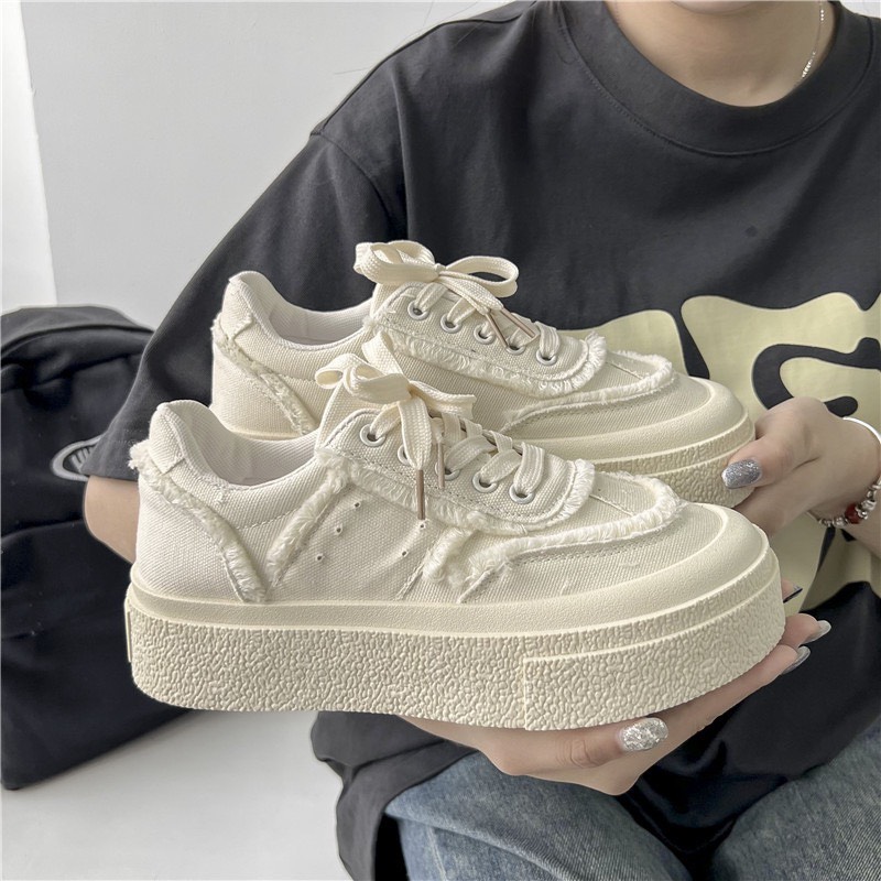 Giày thể thao nữ vải tua rua đế nâng 5cm siêu nhẹ ôm chân, Giày sneaker vải rách màu kem cực xinh