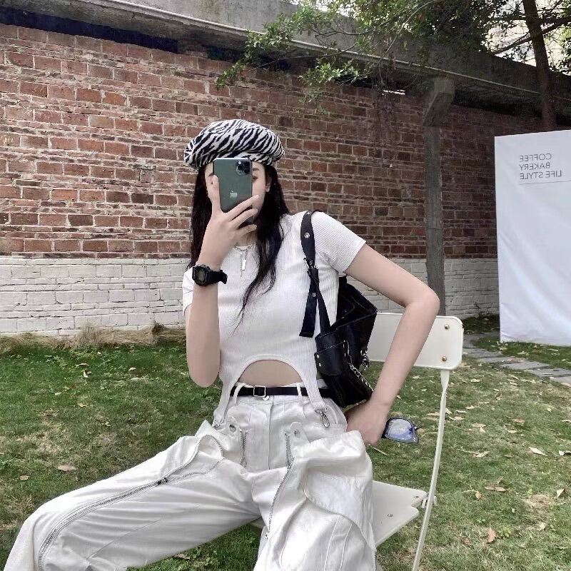 Áo Croptop Cut Out Phối Khoen