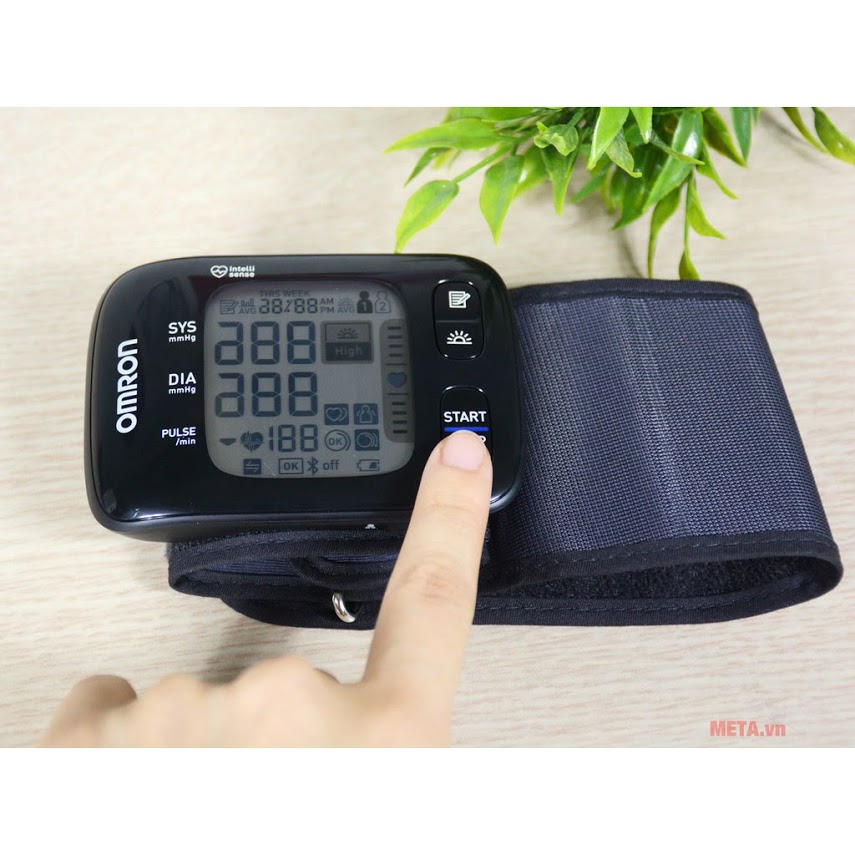 Máy đo huyết áp cổ tay Omron HEM-6232T