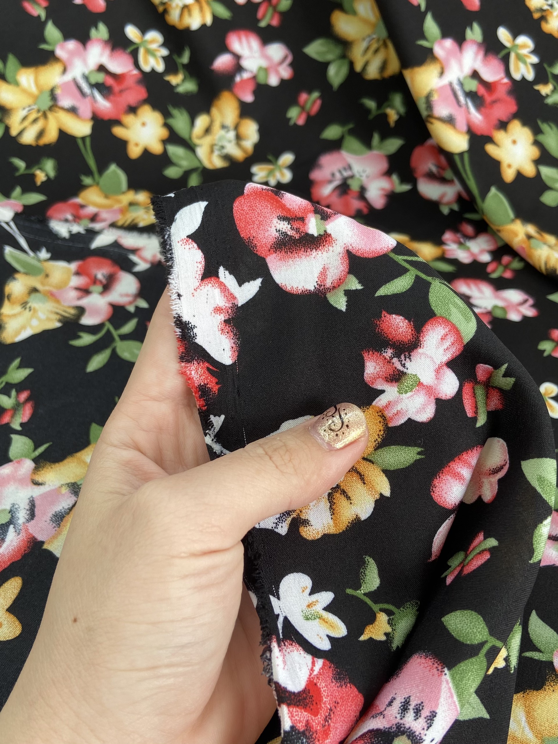 LỤA 75D HOẠ TIẾT HOA NỀN ĐEN-KHỔ 1.5M-VẢI NHÀ PHẠM