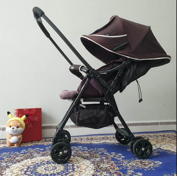 Xe đẩy trẻ em Combi First