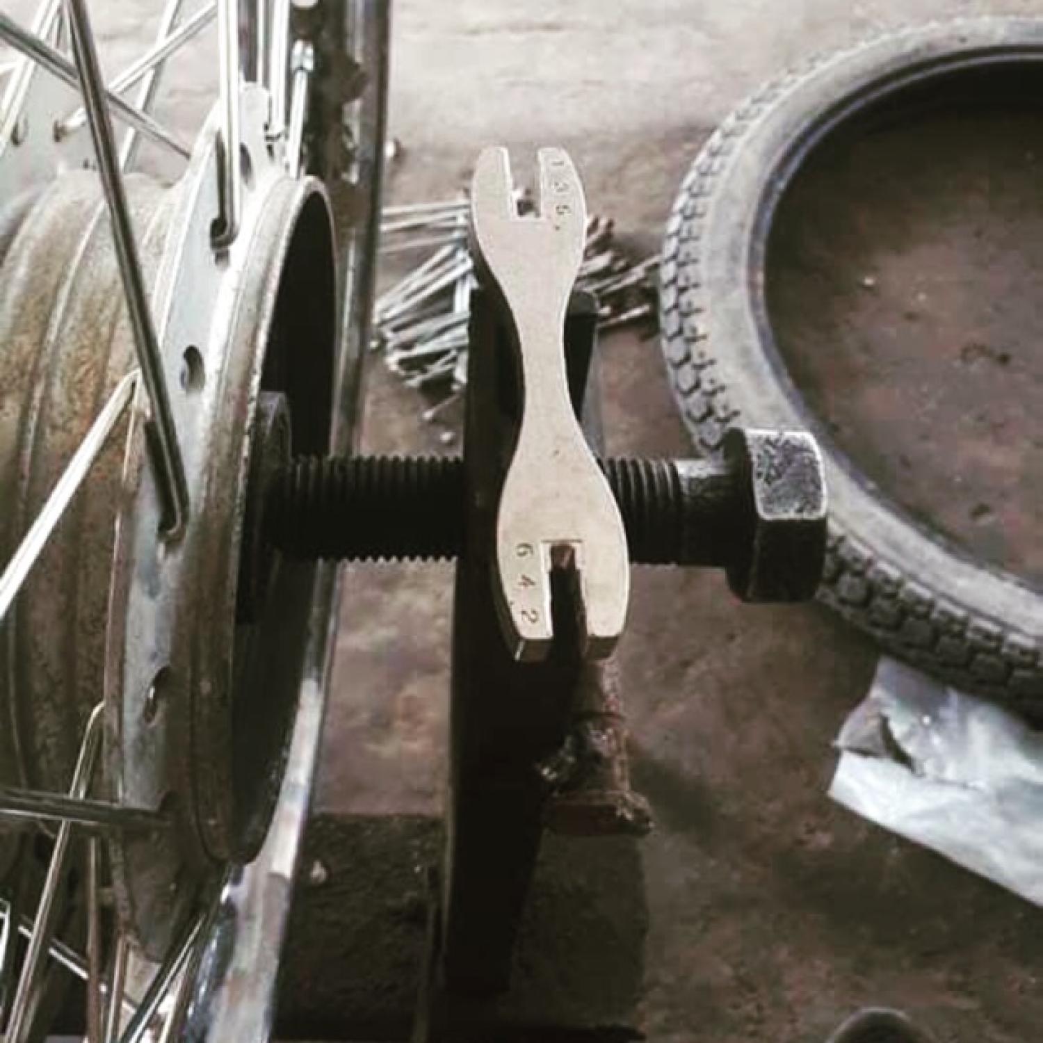 Dụng cụ cờ lê tăng vành thép thái lan
