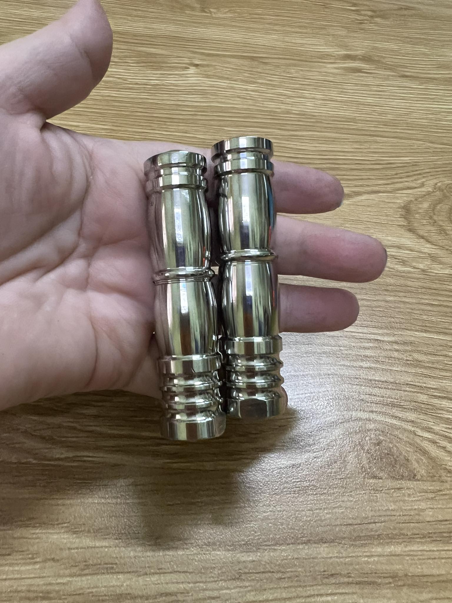 GÁC CHÂN INOX GẮN PHUỘT XE MÁY XE ĐẠP
