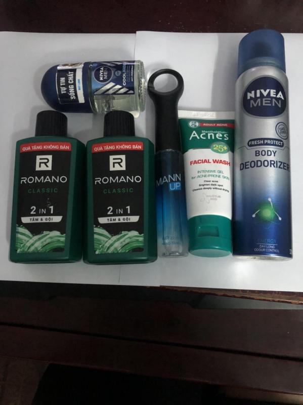 Combo 6 món bao gồm: 1 chai xịt nivea men 120ml + 1 chai xịt nước hoa mann up 22ml+ 1 chai lăn khử mùi nivea men 12ml + 2 chai dầu gội romano 60g/chai + 1 tuýp gel rửa mặt ngưà mụn 25g