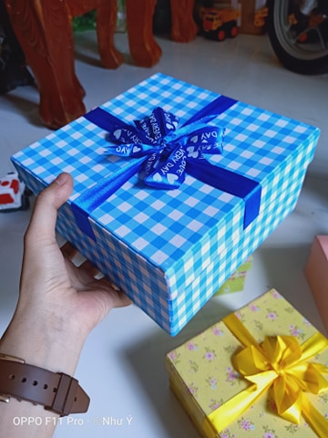 Hộp quà vuông size 18cm X Cao 9cm