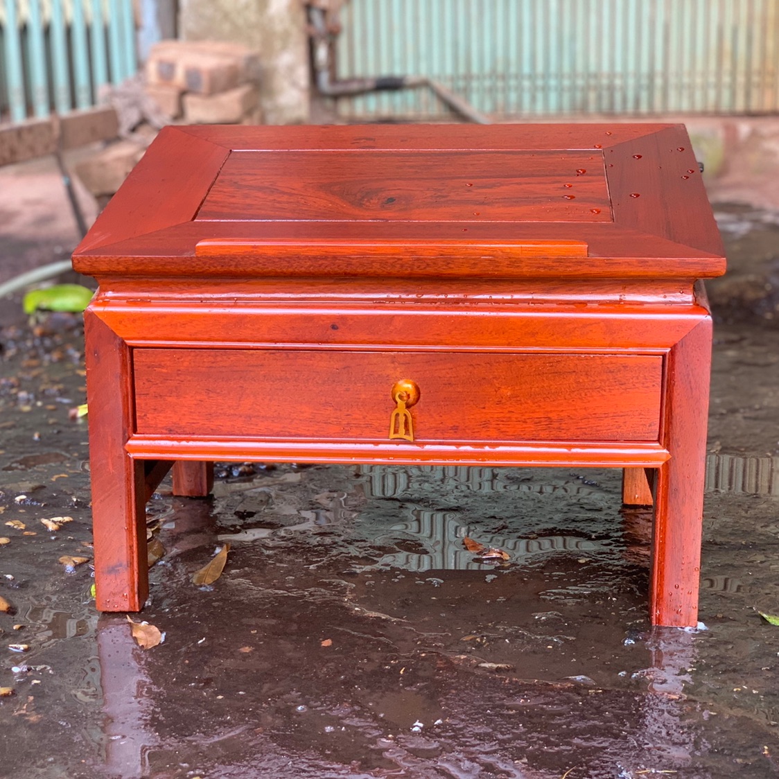 Kệ để sách tụng kinh
