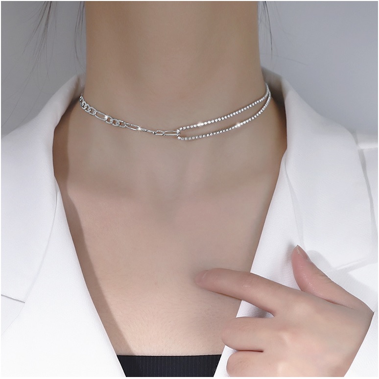 Dây chuyền choker không đối xứng cá tính