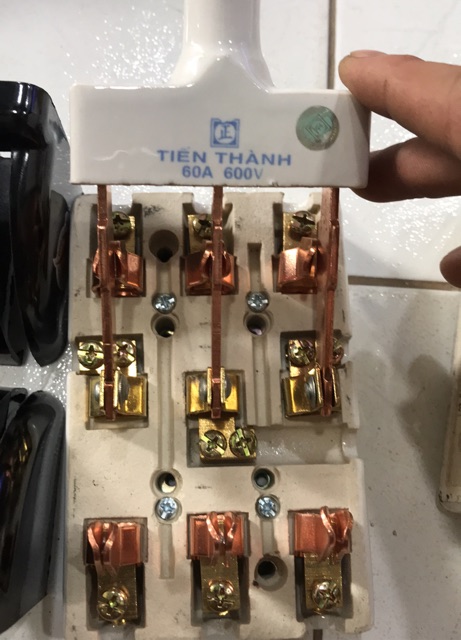 Cầu dao 3pha đảo chiều Cao Cấp Tiến Thành