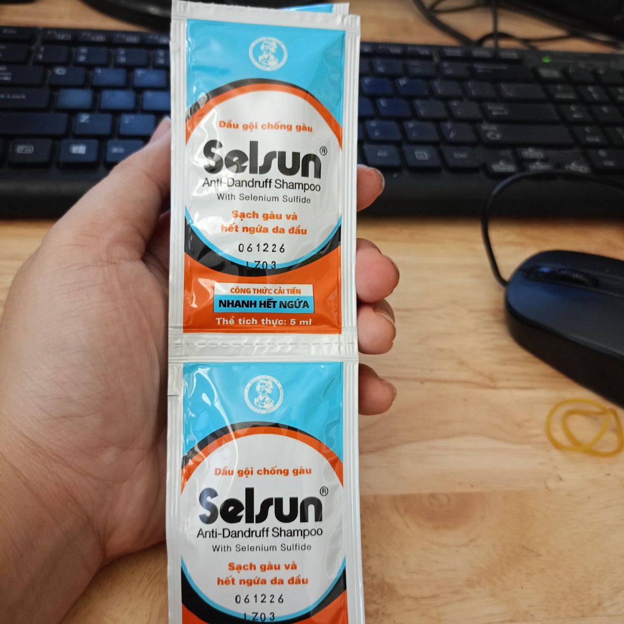 (20 gói x5ml) Dầu gội chống gàu Selsun 1%