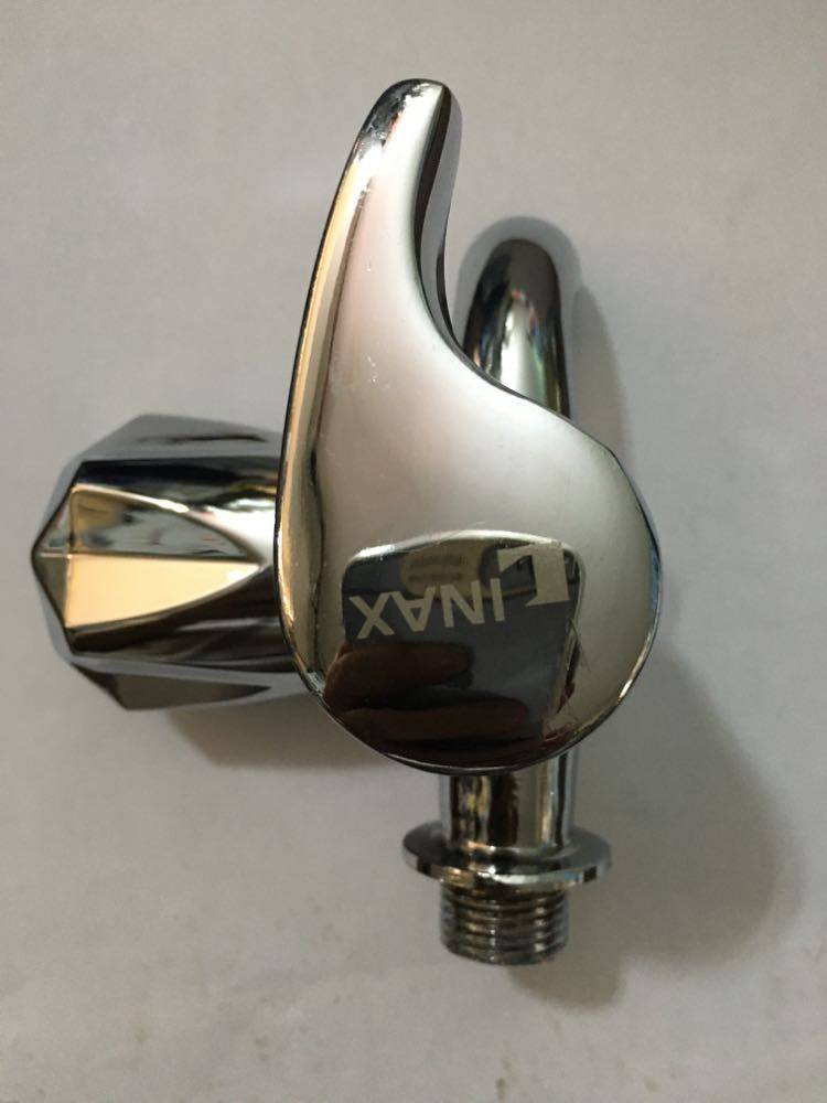 Củ sen, vòi toilet Inax