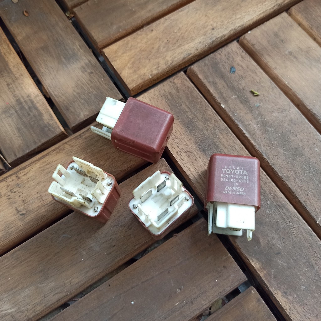 Relay 4 chân denso toyota 12v japan kèm vắt cắm