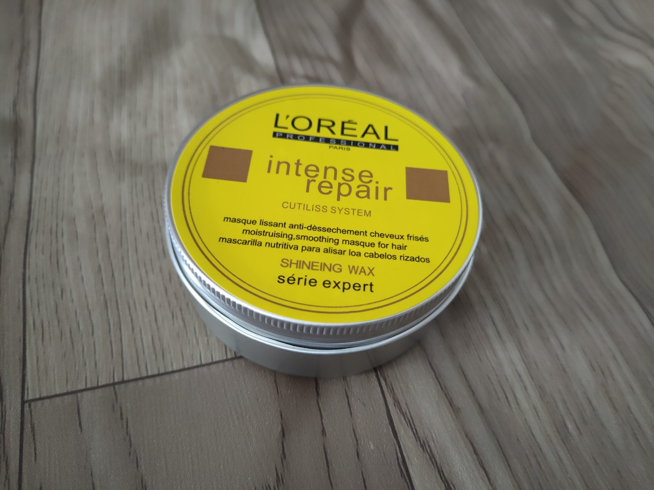 Wax giữ nếp lorel Trong