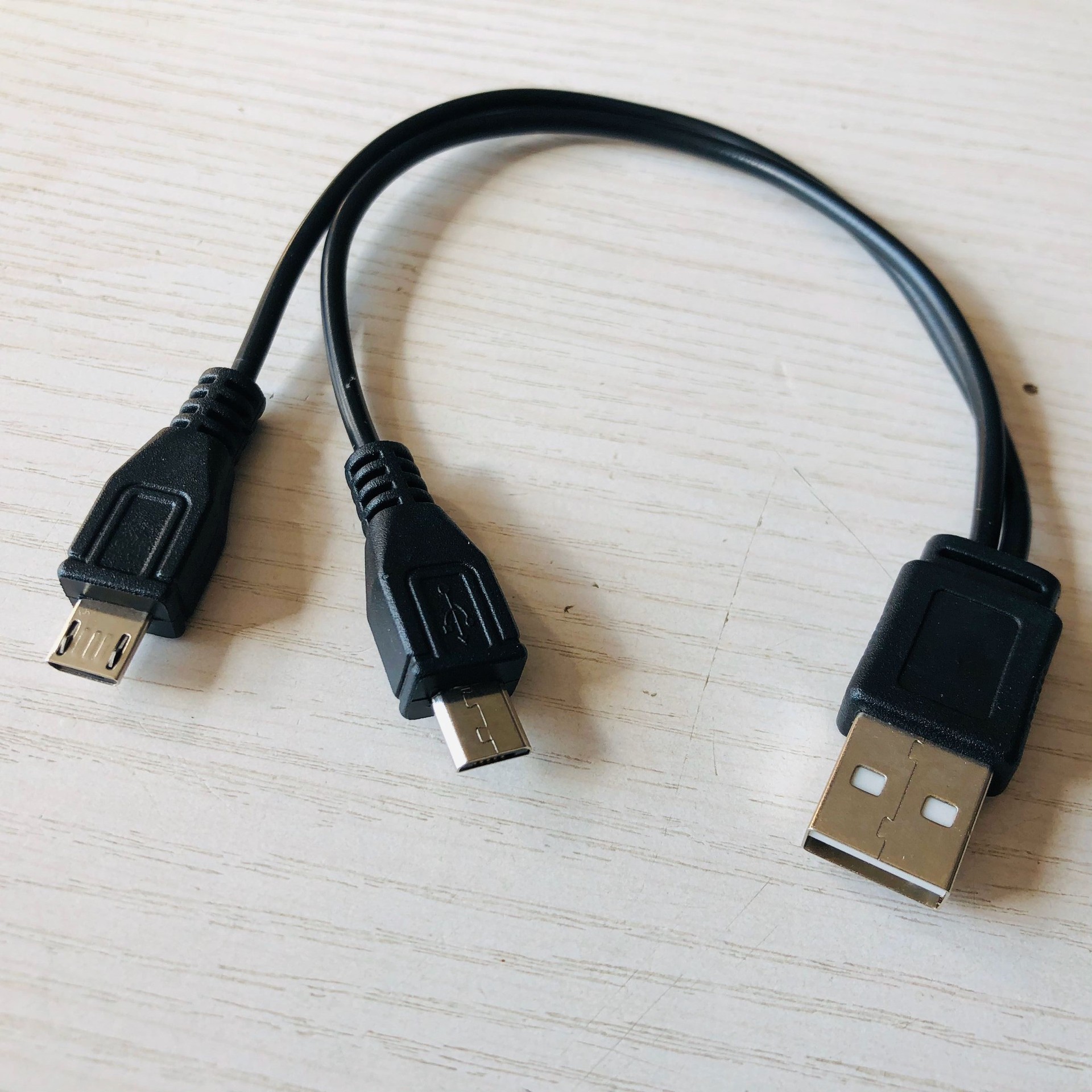 Cáp sạc USB ra 2 đầu micro ( V8)