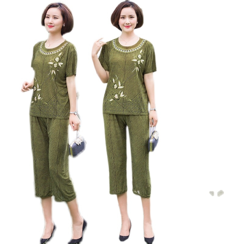 Bộ đồ nữ trung niên mặc nhà