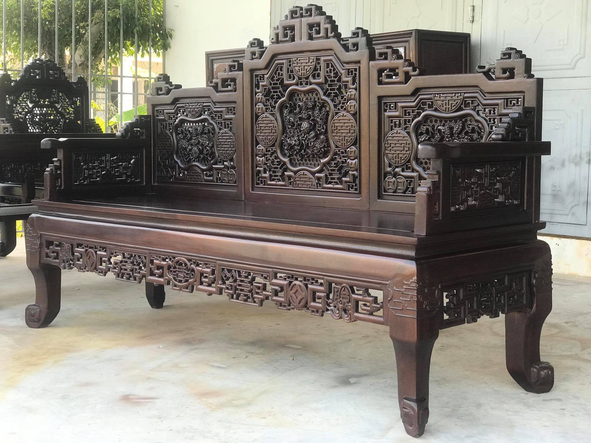 Bộ Bàn Ghế Ngũ Lân Vờn Cầu