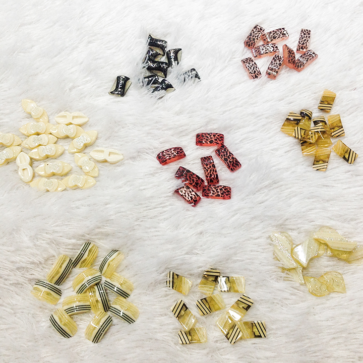 4 Square-Shaped Rectangular Shirt Buttons with Printed Patterns and Embellished with Multi-Colored Clothing Embellishments