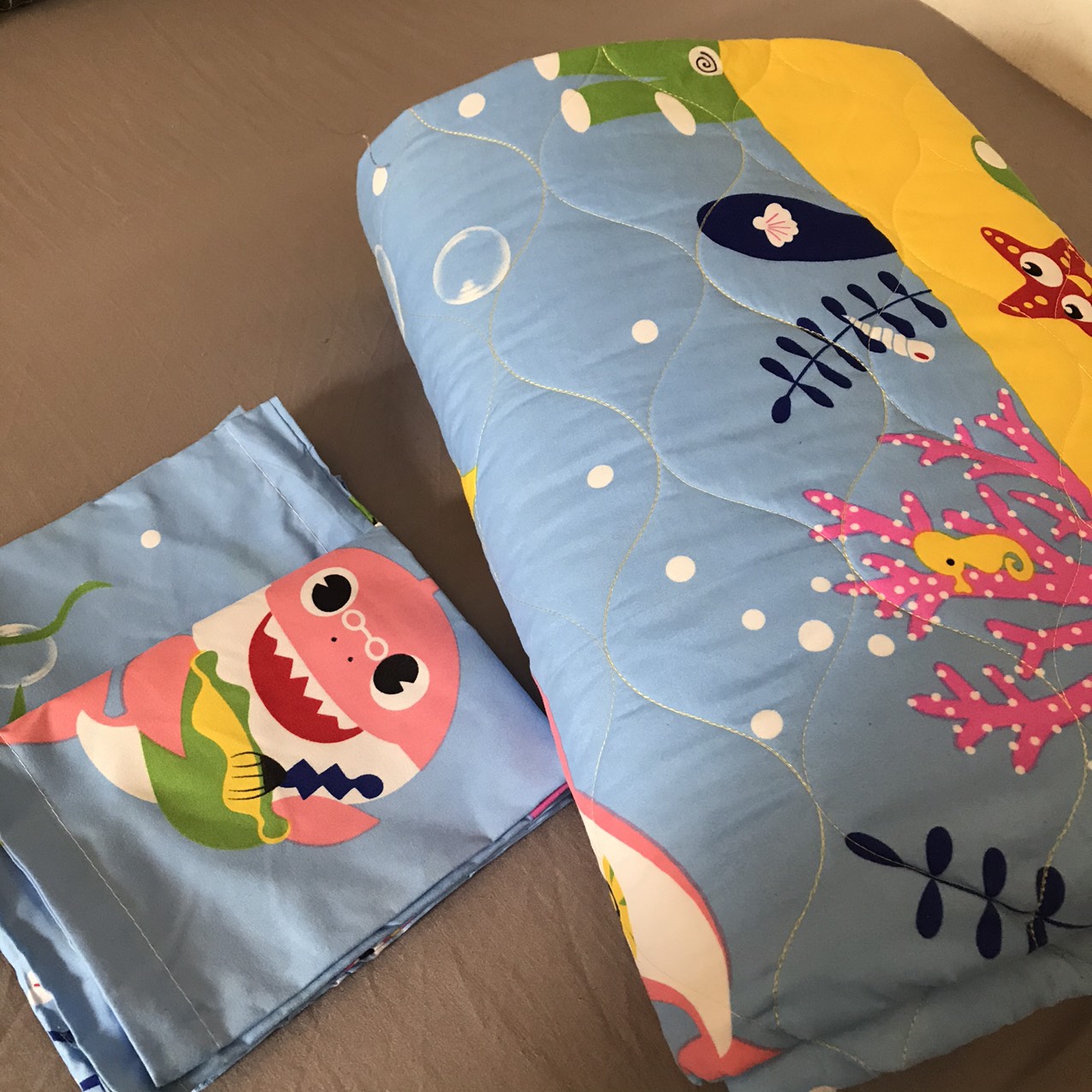 BỘ CHĂN GA GỐI COMBO 5 MÓN - BABY SHARK