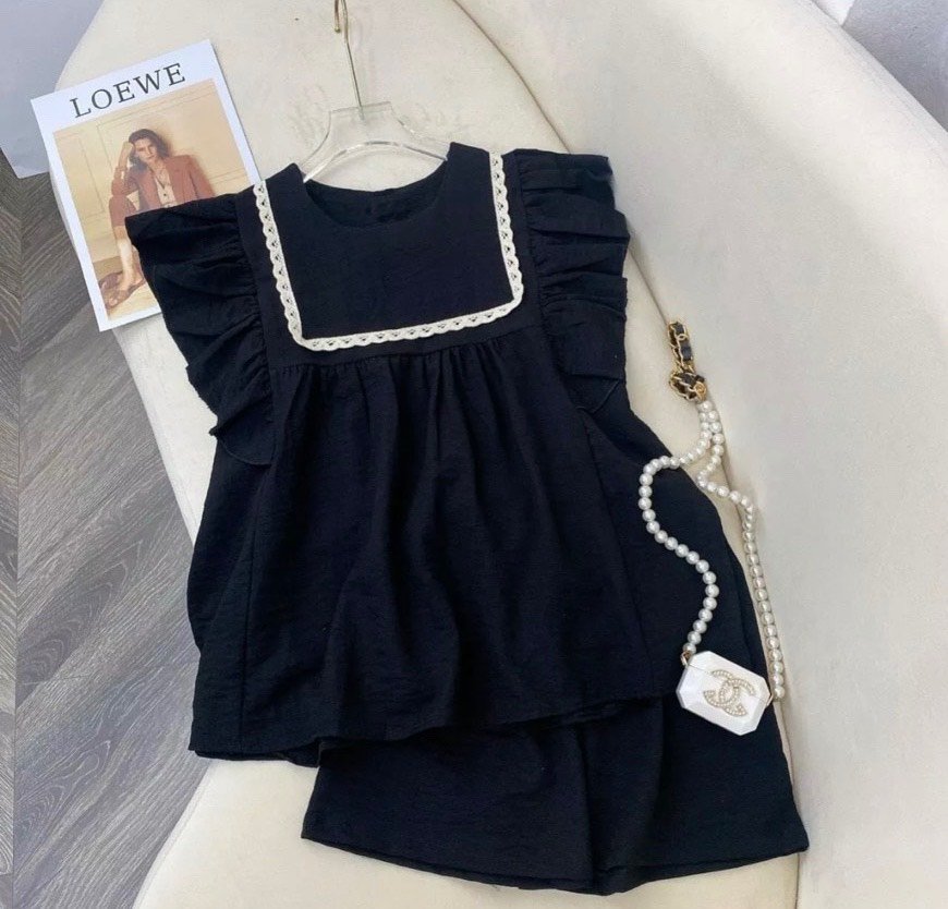Set bộ thời trang chất đũi sang chảnh cực xinh.