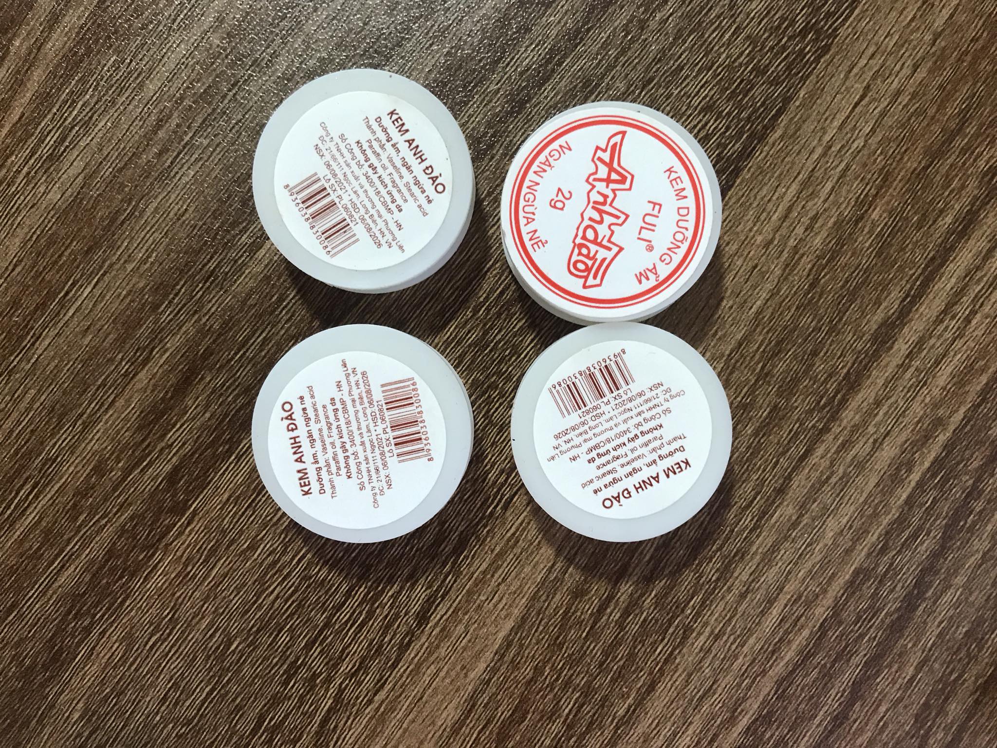Kem Nẻ Dưỡng Ẩm Anh Đào  2G