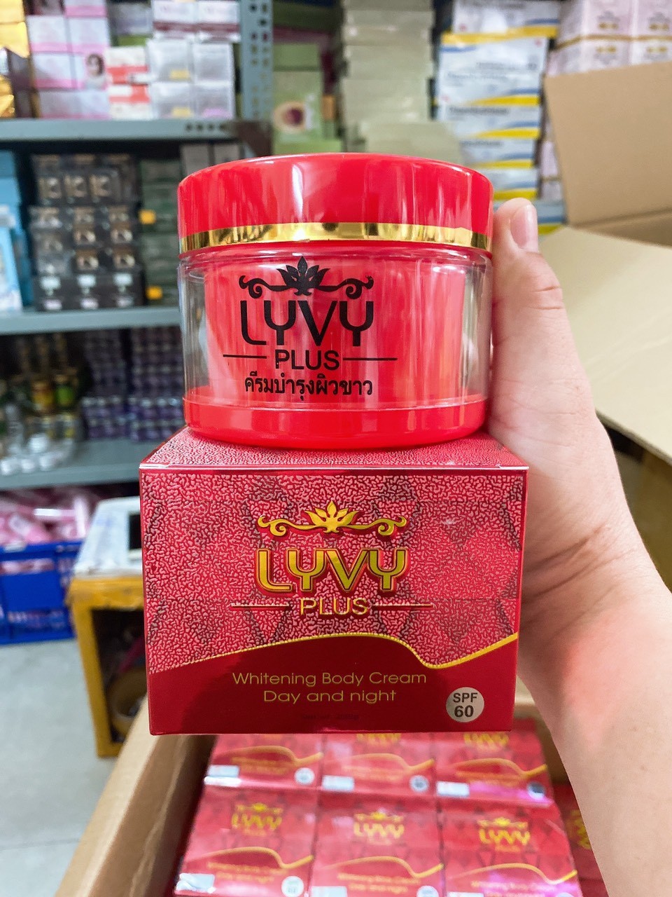 KEM BODY LYVY PLUS đỏ (Mẫu mới)