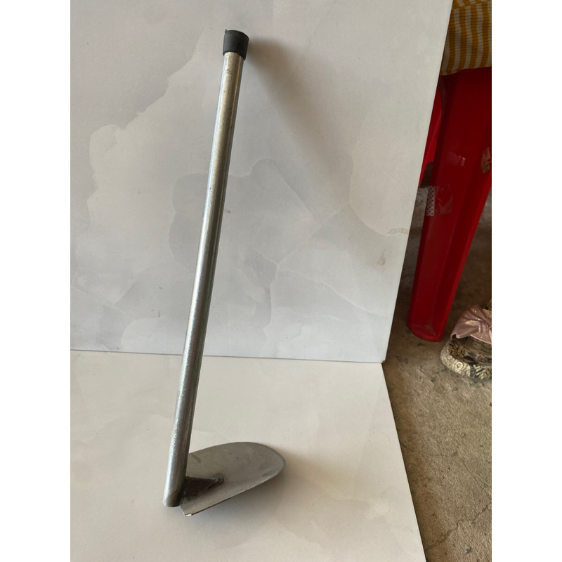 Cuốc đất mini lưỡi bầu dài 50 cm