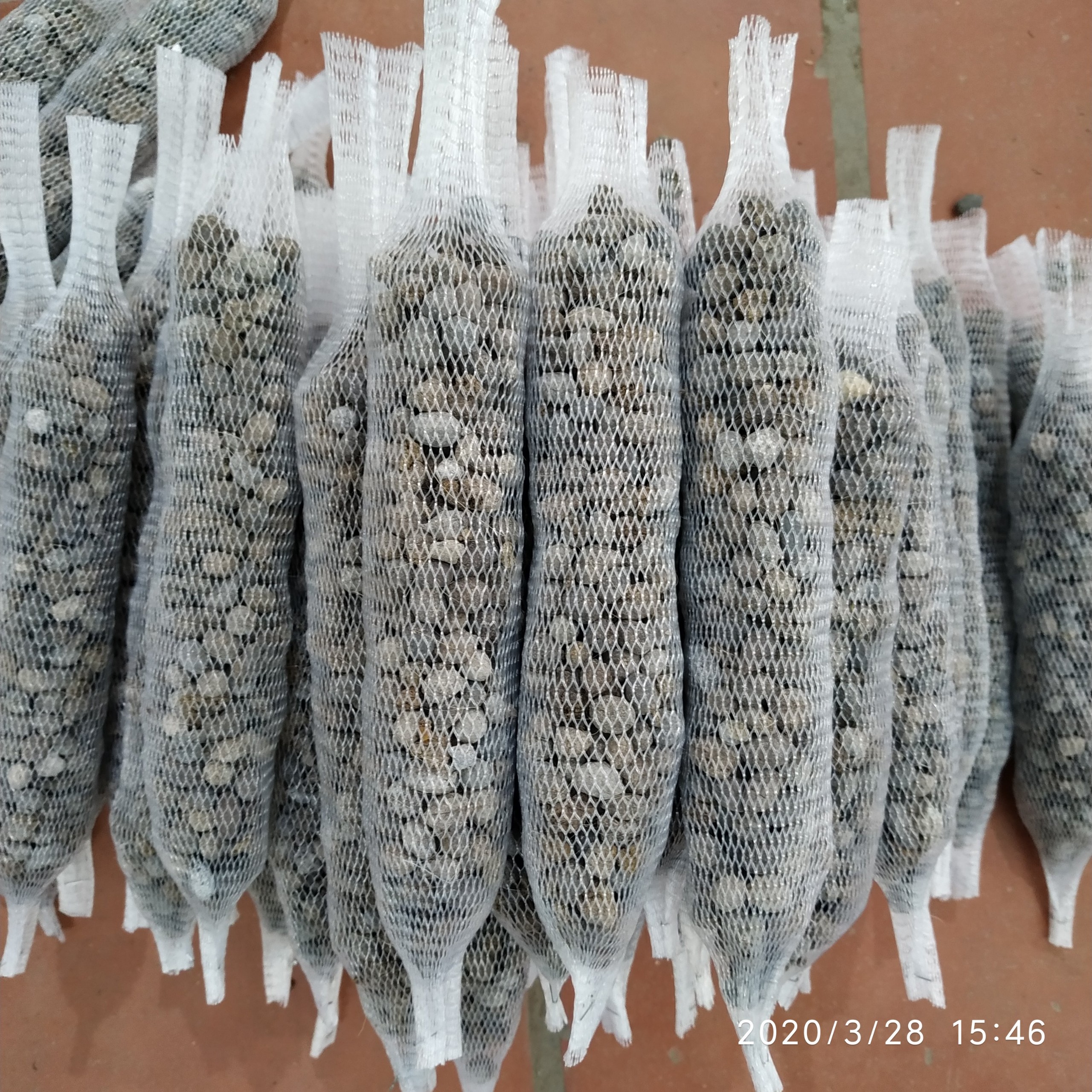 1 túi lưới phân dê dài 20cm