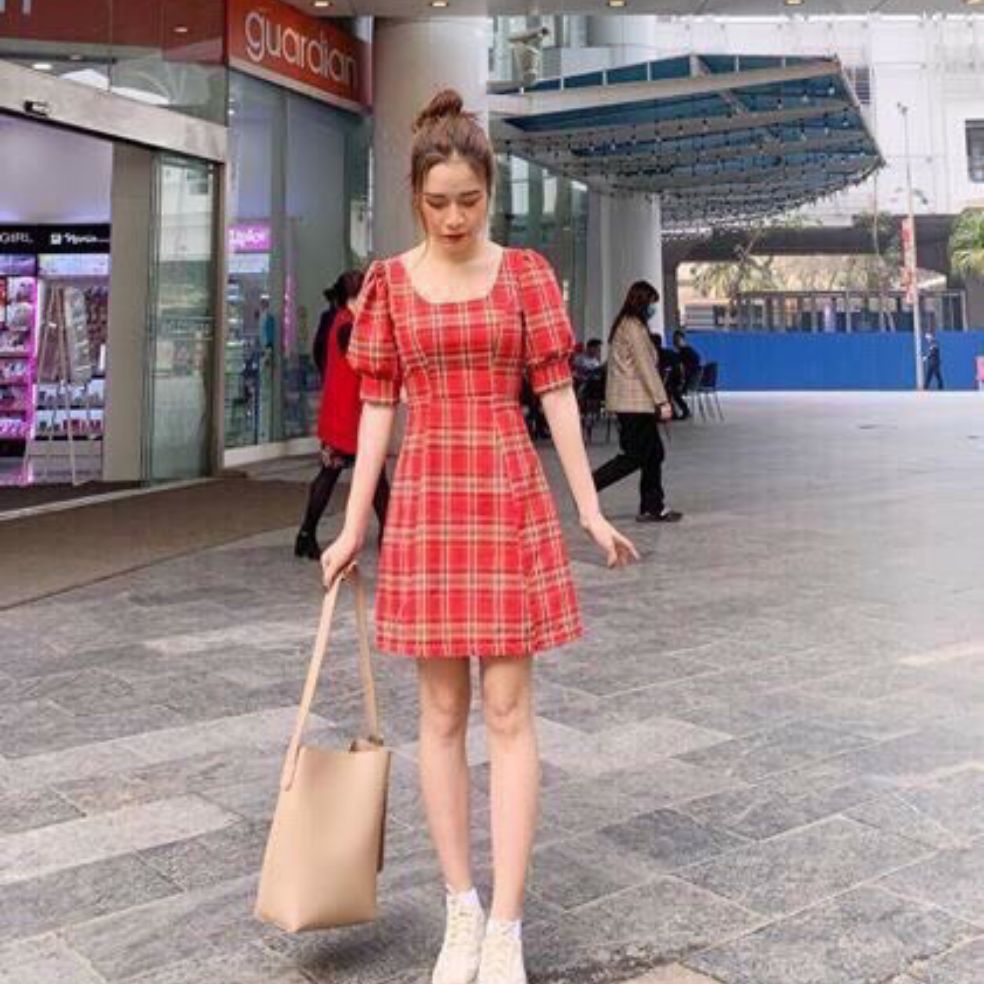 Đầm carô đỏ thắt nơ lưng