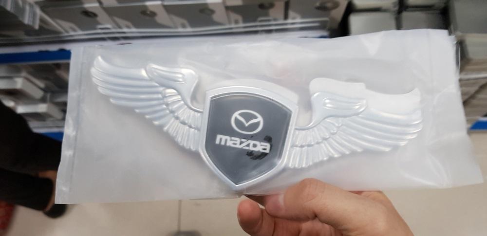 Biểu tượng cánh thiên thần Mazda màu bạc