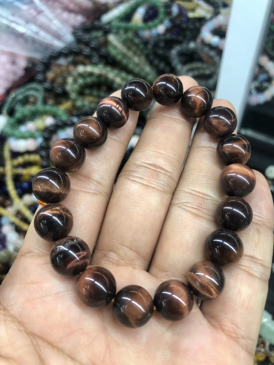 Vòng đeo tay, lắc tay phong thủy đá mắt hổ đỏ