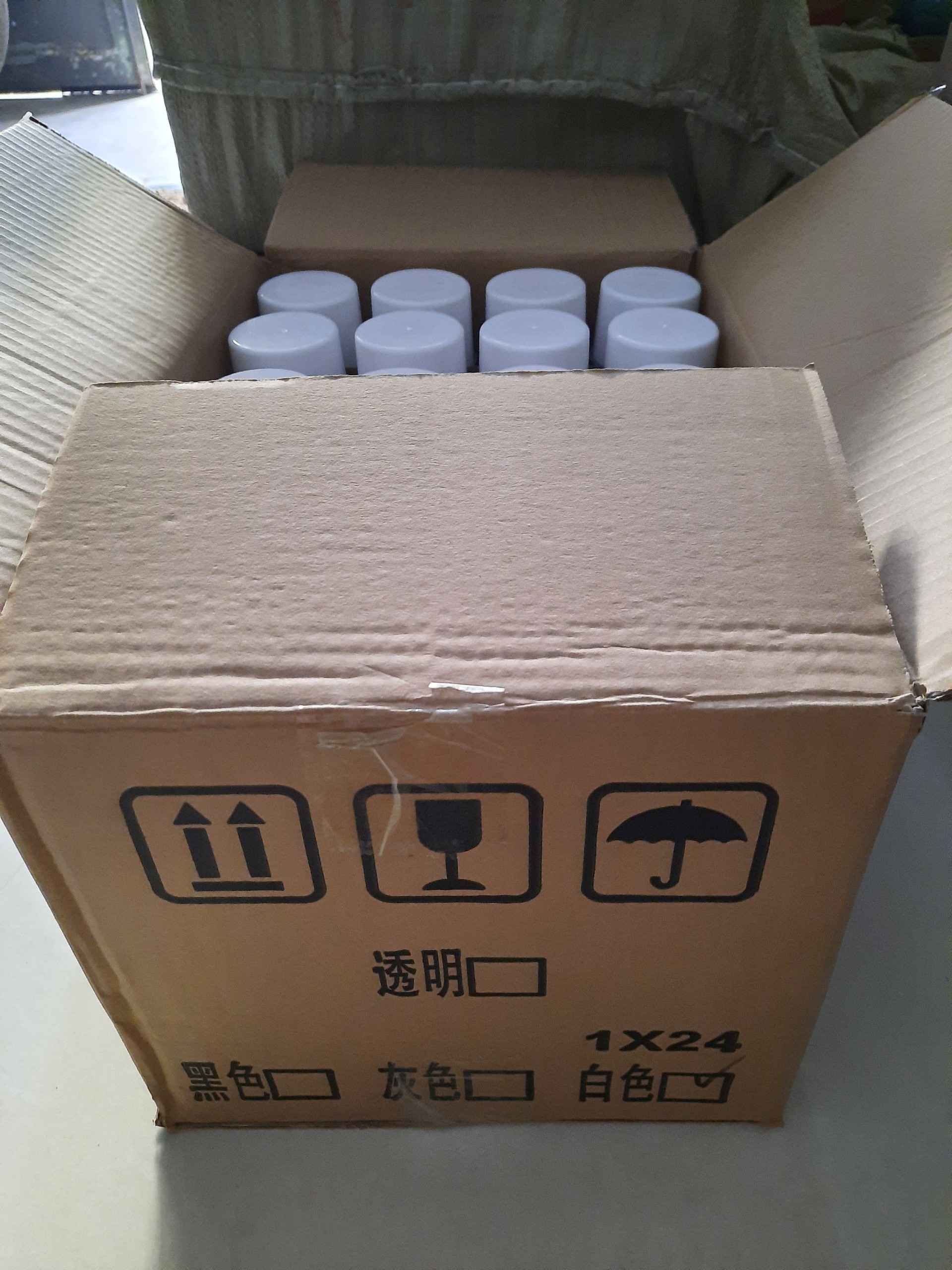 1 THÙNG (24 BÌNH) XỊT CHỐNG THẤM 700ml  - 50K/Bình