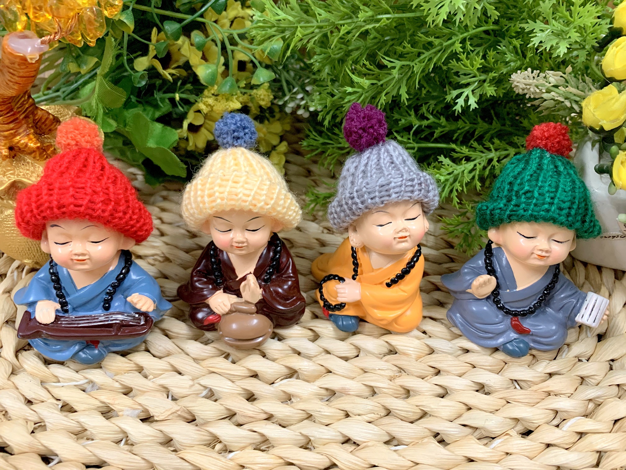 Bộ 4 tượng chú tiểu Cầm Kỳ đội nón len ( Hình Thật - Độc Quyền )