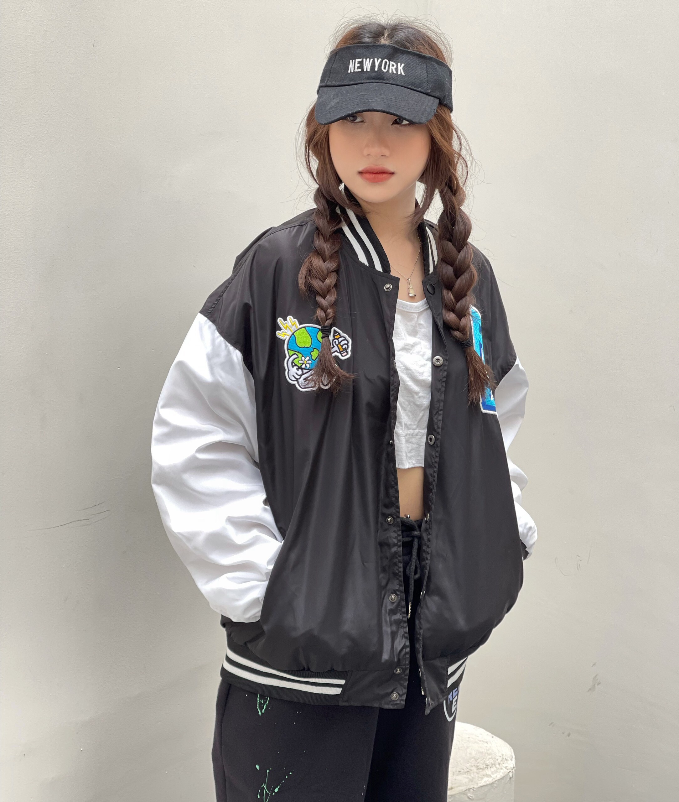 ÁO KHOÁC VARSITY THÊU MÀU ĐEN