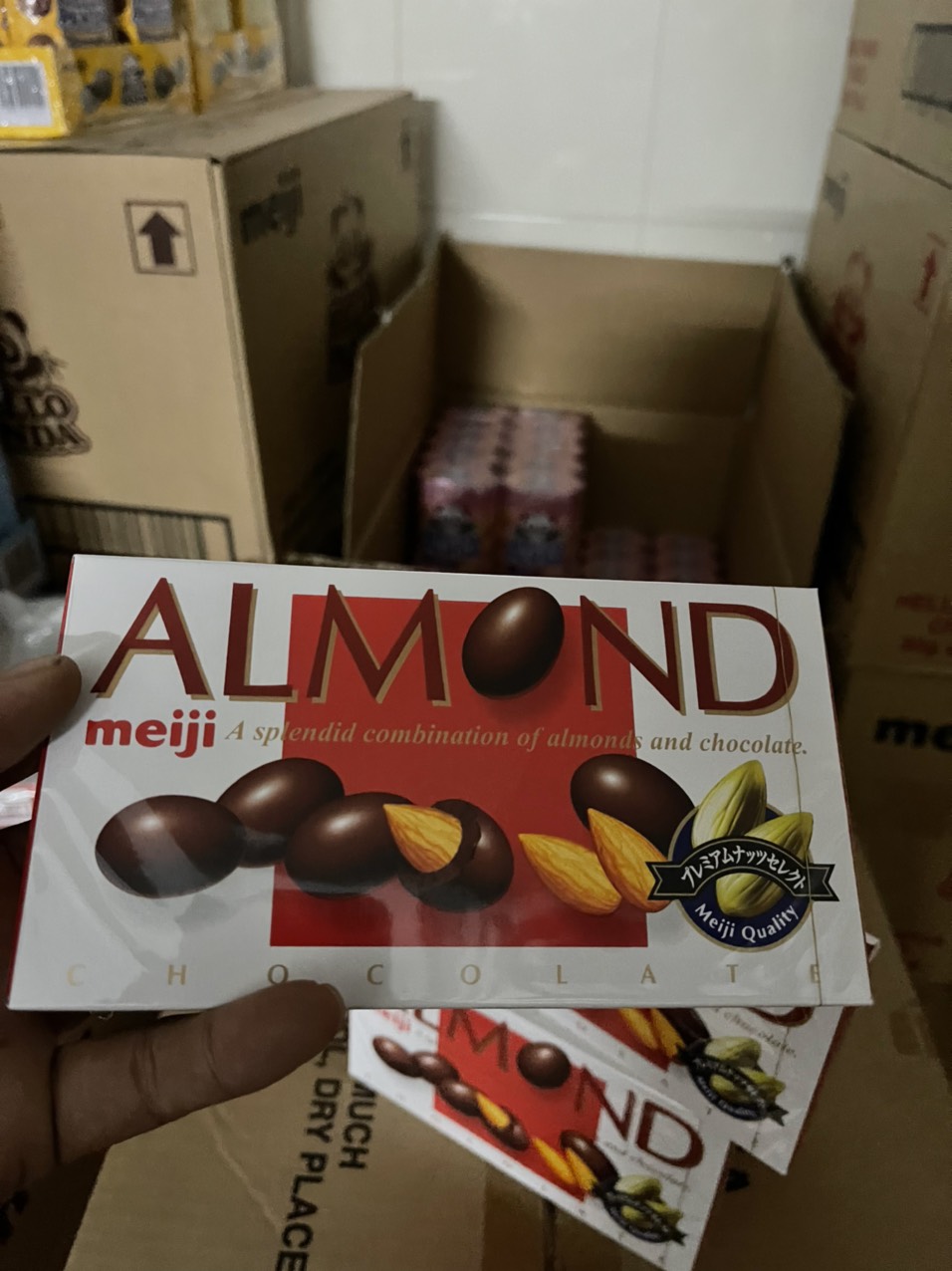 Hạnh nhân bọc Chocolate Meiji Almond 88g