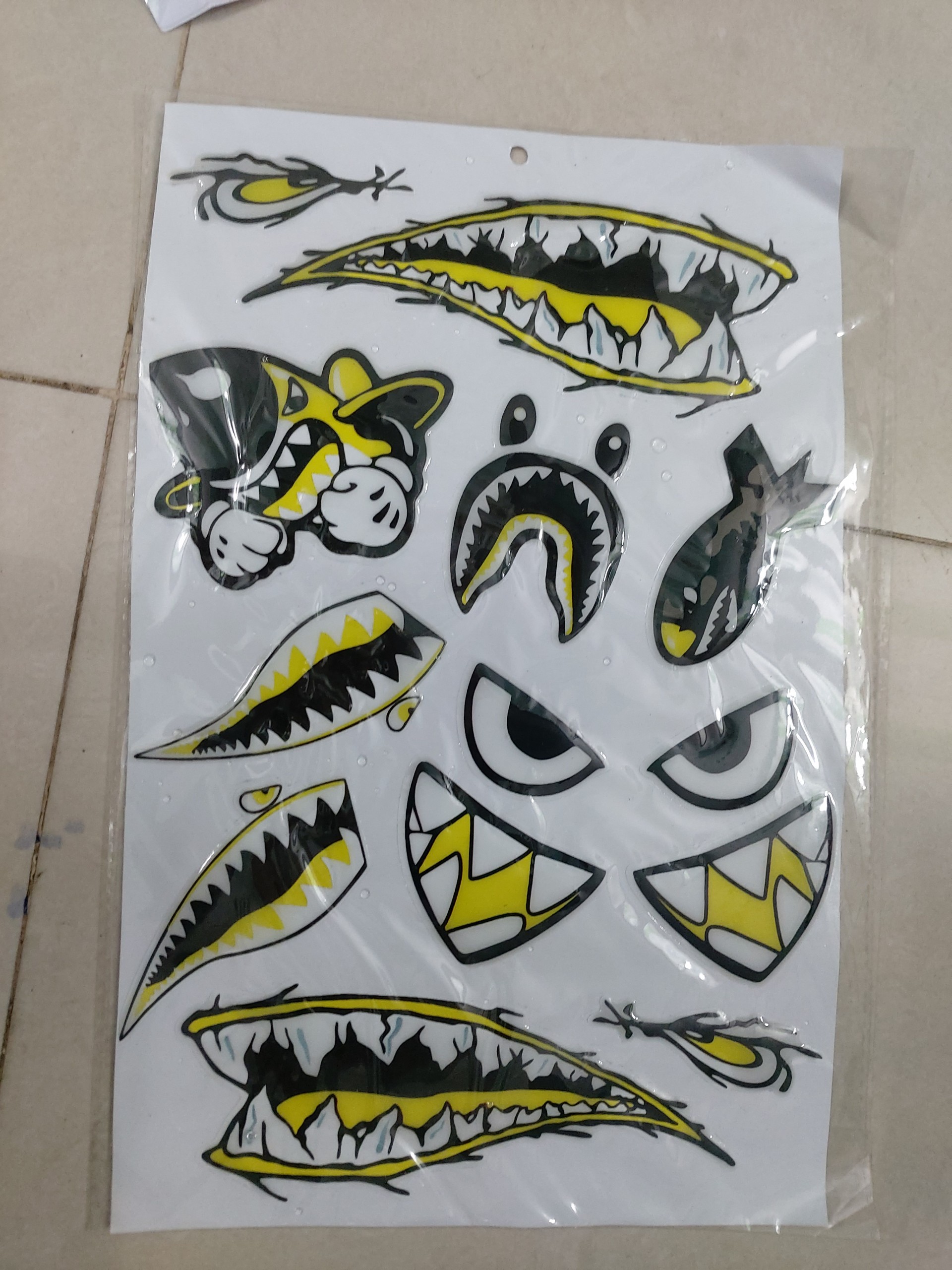 Logo nổi răng cá mập trọn bộ