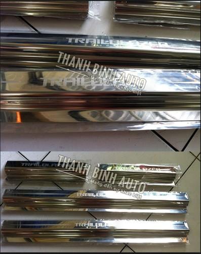 [Hỗ trợ lắp đặt khách Hà Nội] Ốp bậc cửa ngoài Chevrolet Trailblazer 2018 - tặng keo dán chuyên dụng