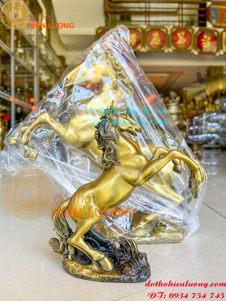 Bronze feng shui horse statue two sizes, 17cm high and 28cm high