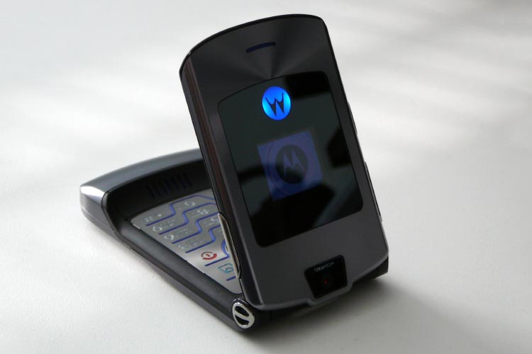 Điện thoại Motorola V3i nắp gập (CHÍNH HÃNG - Bàn phím thép - Kèm Pin Sạc)