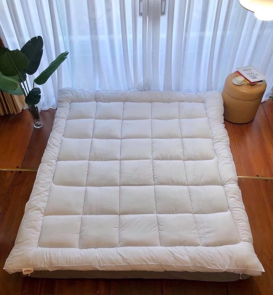 NỆM TOPPER ruột lông vũ nhân tạo êm ái KT 1.6m x 2m