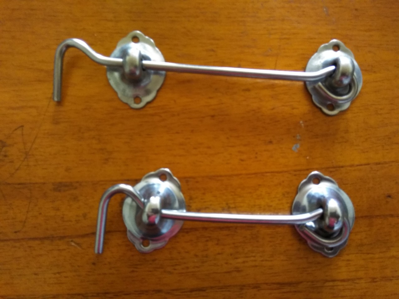 Móc gió inox ngắn dài cài cửa