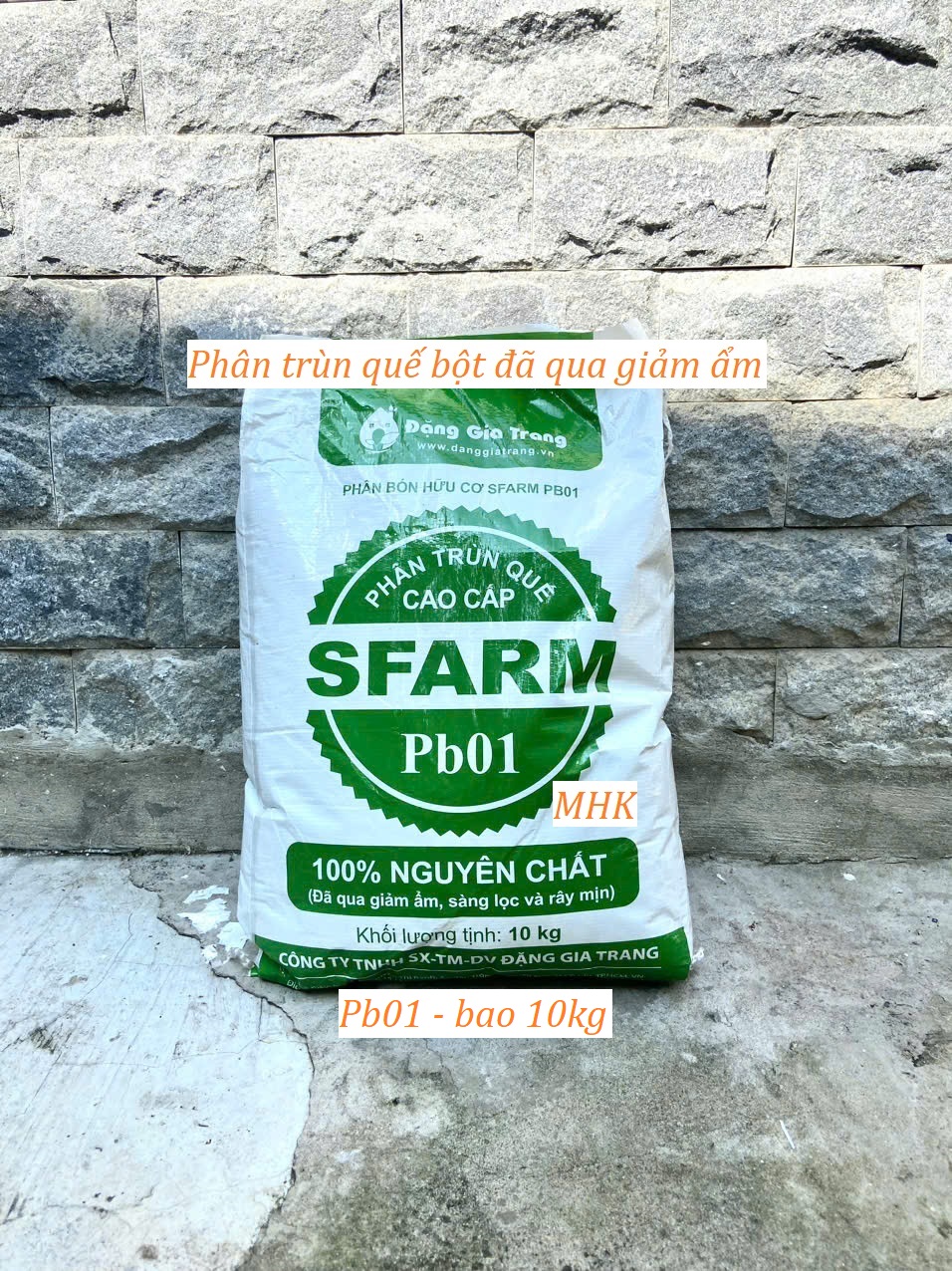 10kg Bag of Sfarm Dang Gia Trang Earthworm Compost Powder - Organic Fertilizer (Contains Cocoons - Earthworm Eggs) Has Been Dehumidified.