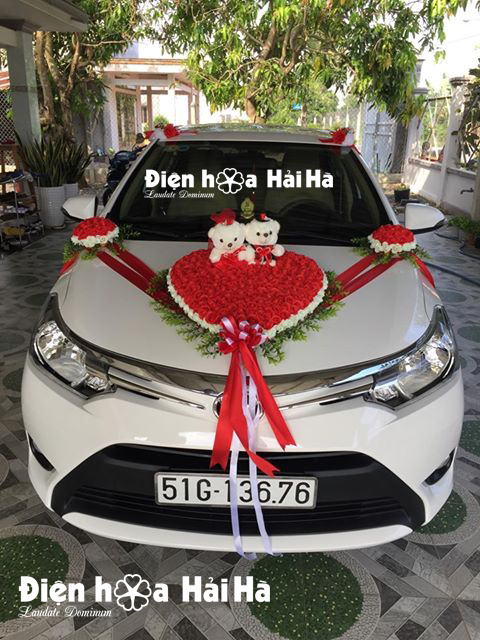 xhg-085 Bộ hoa vải trang trí xe cưới tường vy đỏ kèm gấu