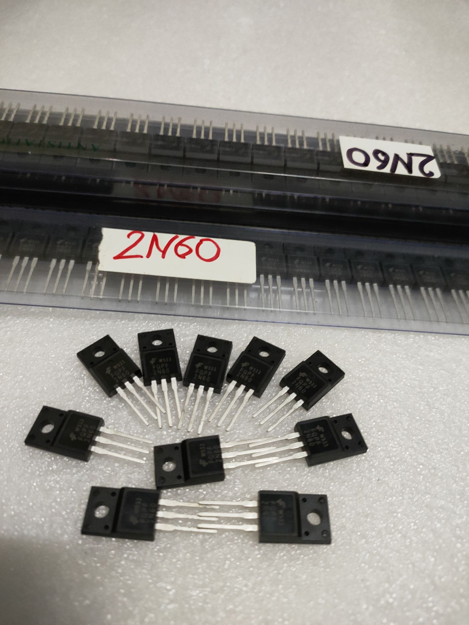 5 Con MOSFET 2N60