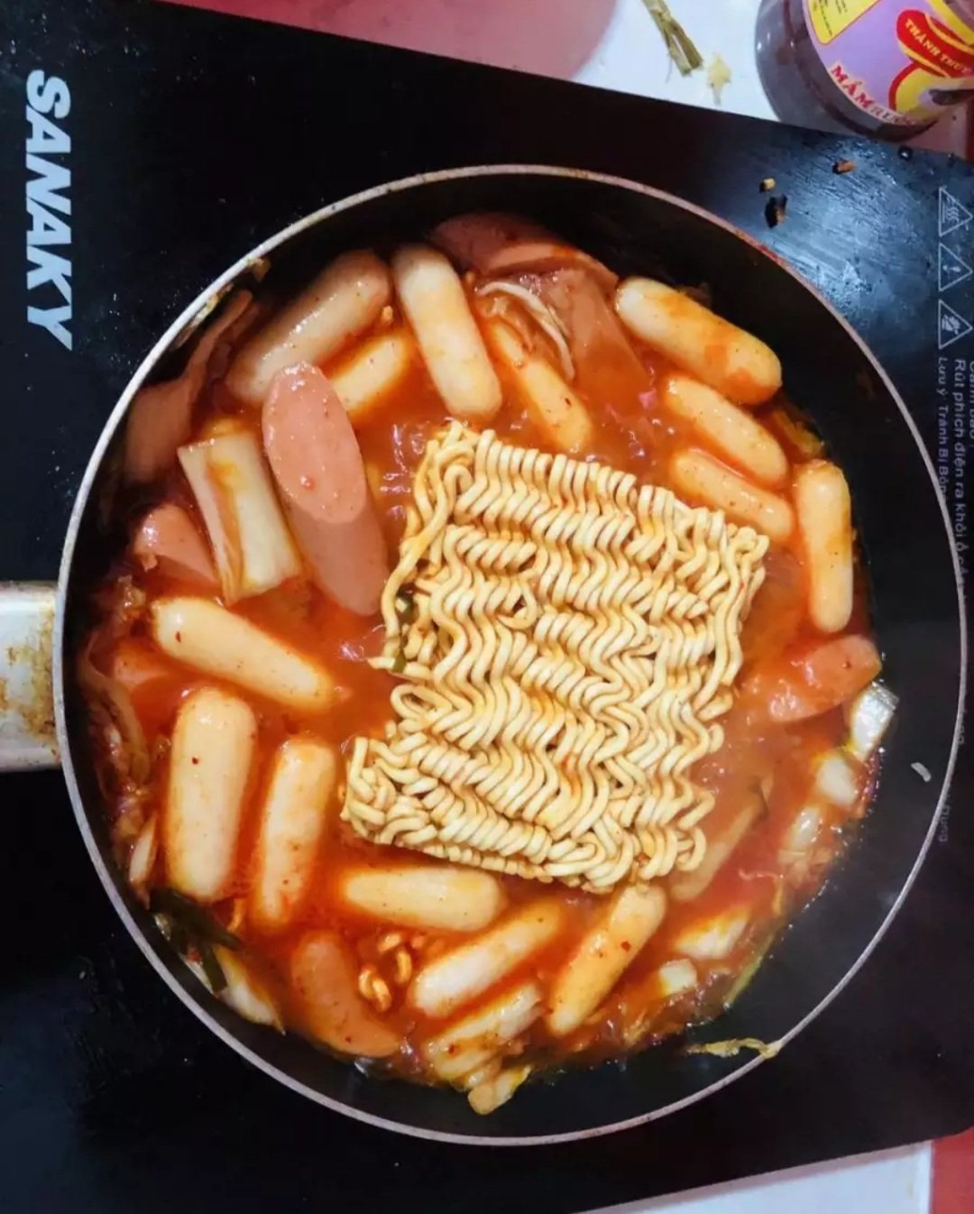 combo mì cay kim chi(2 gói mì koreno kim chi sốt xúc xích)