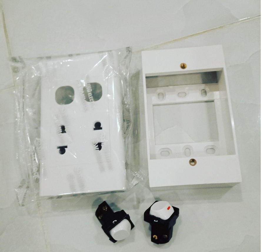 [HCM]Ổ cắm 2 công tắc 2 lỗ cắm  + đế nổi VANLOCK