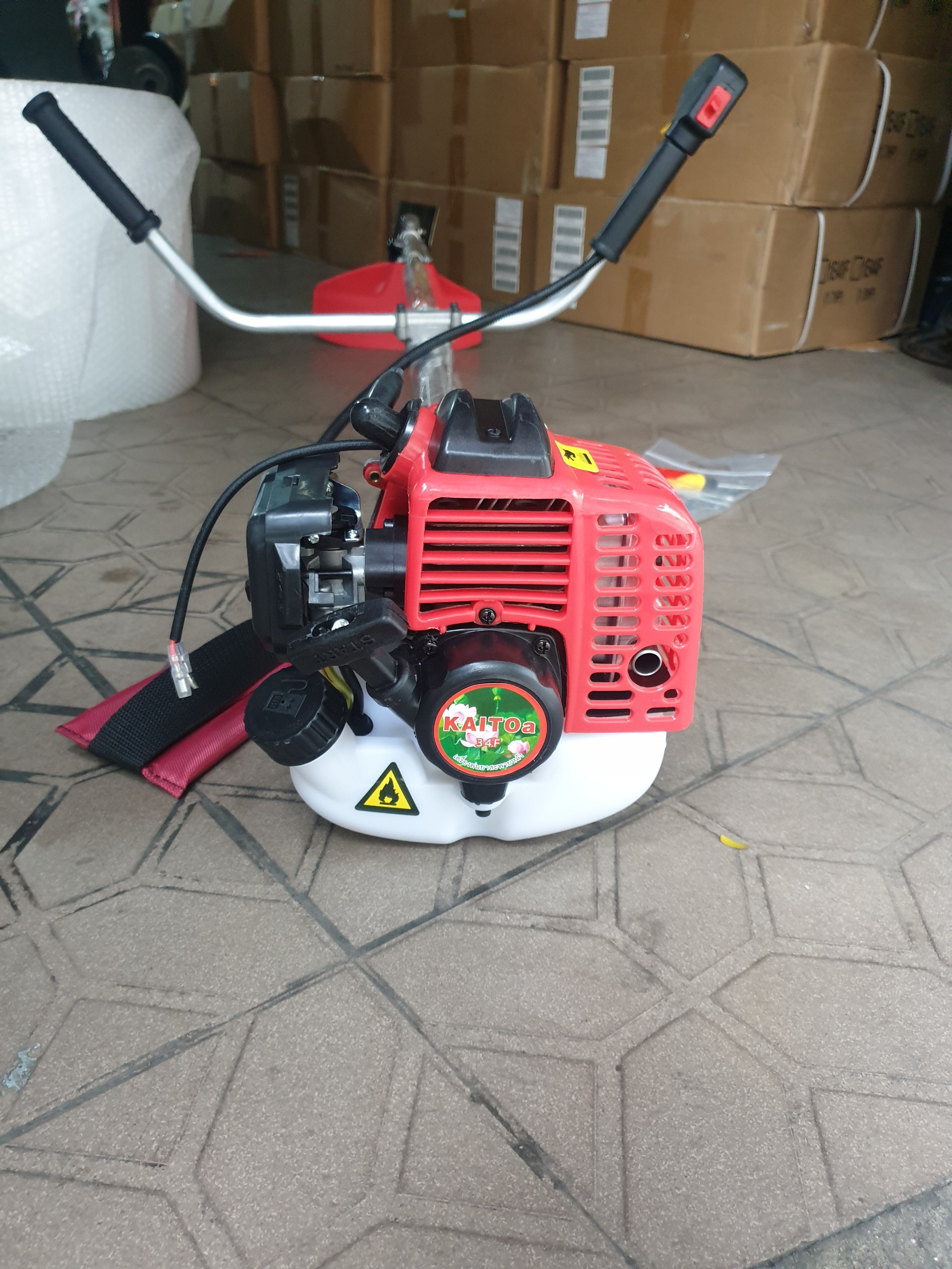 MÁY CẮT CỎ 2 THÌ 260, NÒNG 34LY. ĐỦ PHỤ KIỆN