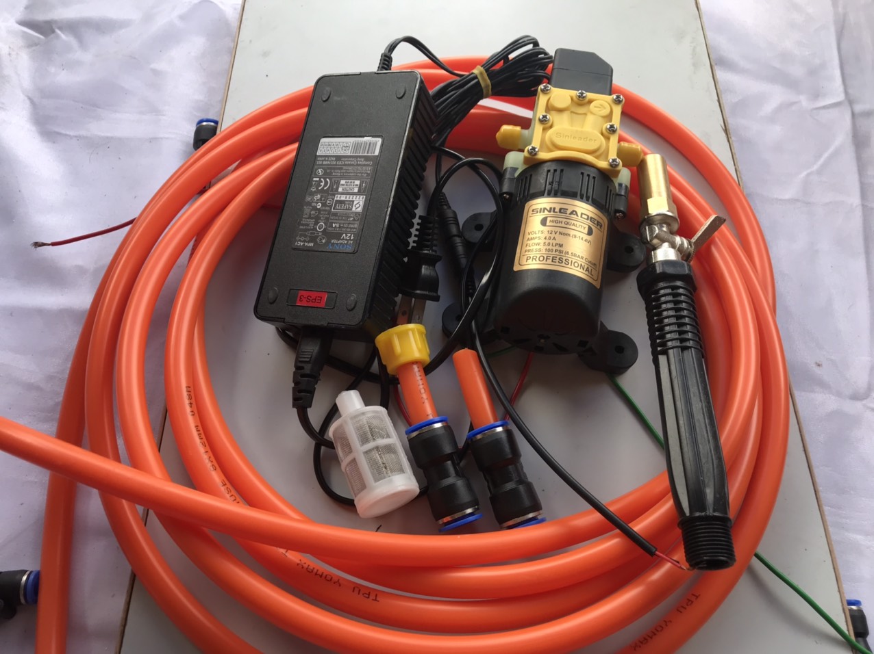 Bộ máy bơm nước rửa xe mini 60W động cơ kép, gồm ống nước vòi tăng áp lực xịt nhiều chế độ rửa xe máy, ô tô, tưới cây, rửa sân vườn , bộ đầy đủ cho khách sai oke