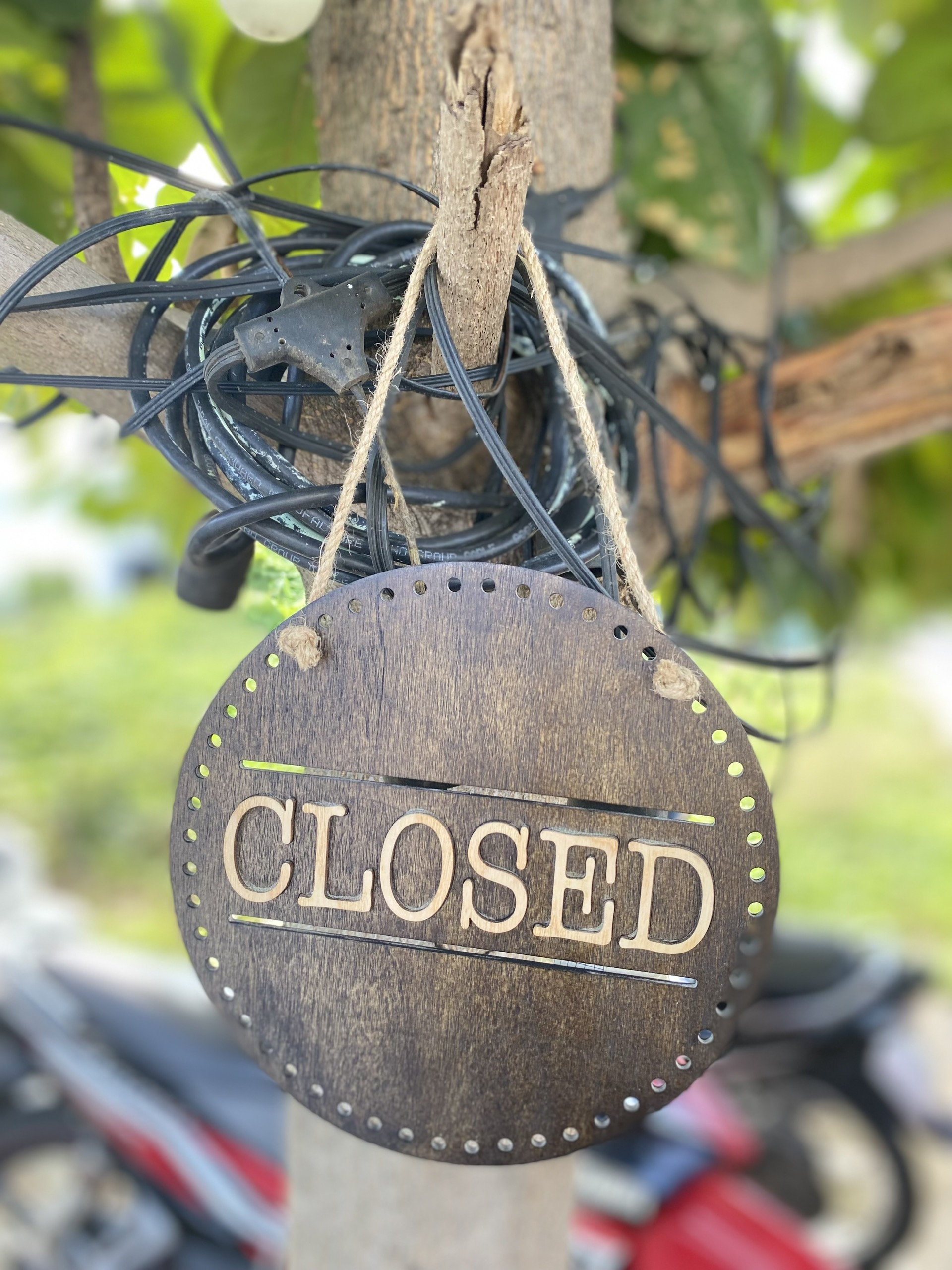 Bảng gỗ treo cửa 2 mặt Open - Close 01 LUXI decor