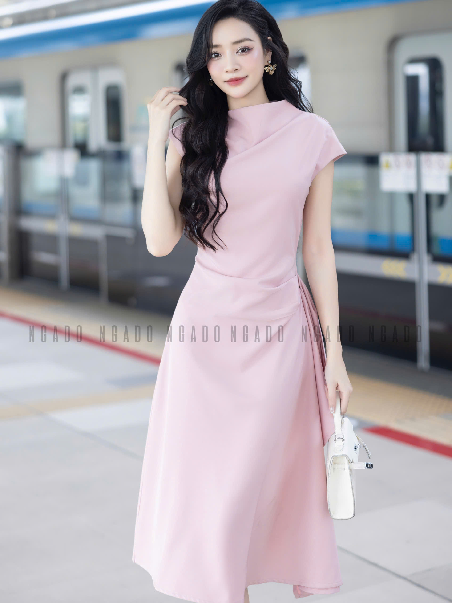 [30.10 - Nhập FALAZLIVE02 giảm 200K] Đầm hồng cổ cao vạt xéo NGADO