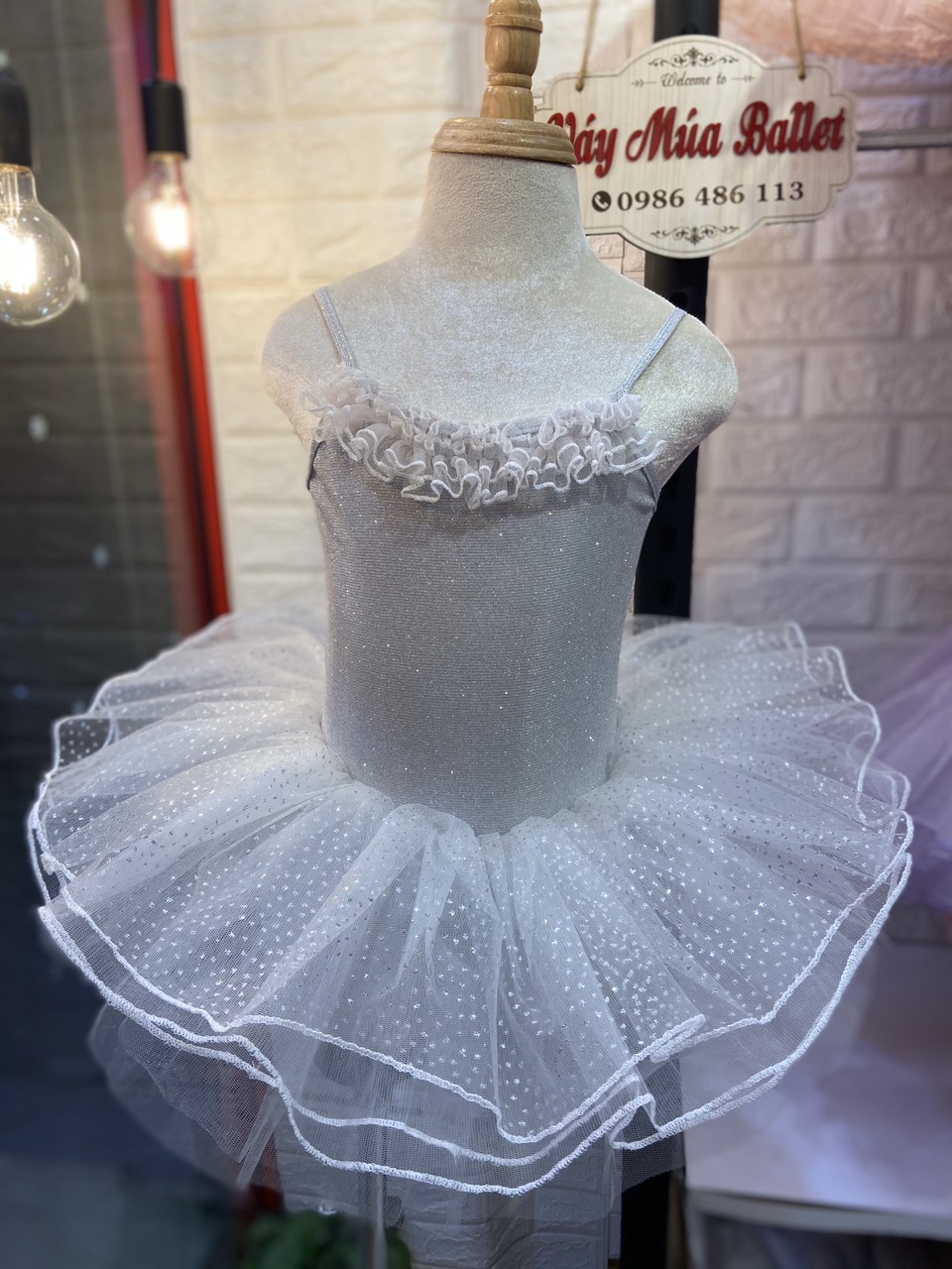 Váy múa 2 dây ren nhũ sao lấp lánh